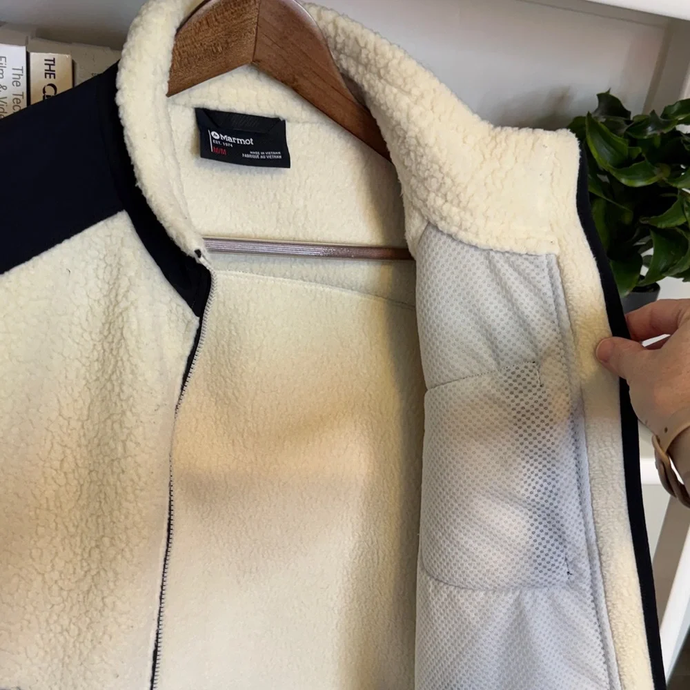 Marmot Women's Cream and Black Fleece Polartec Jacket - Picture 5 of 10